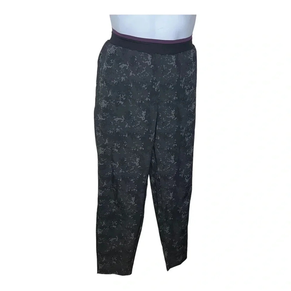 Fabletics men’s fundamental pants black camo sz MED NWT